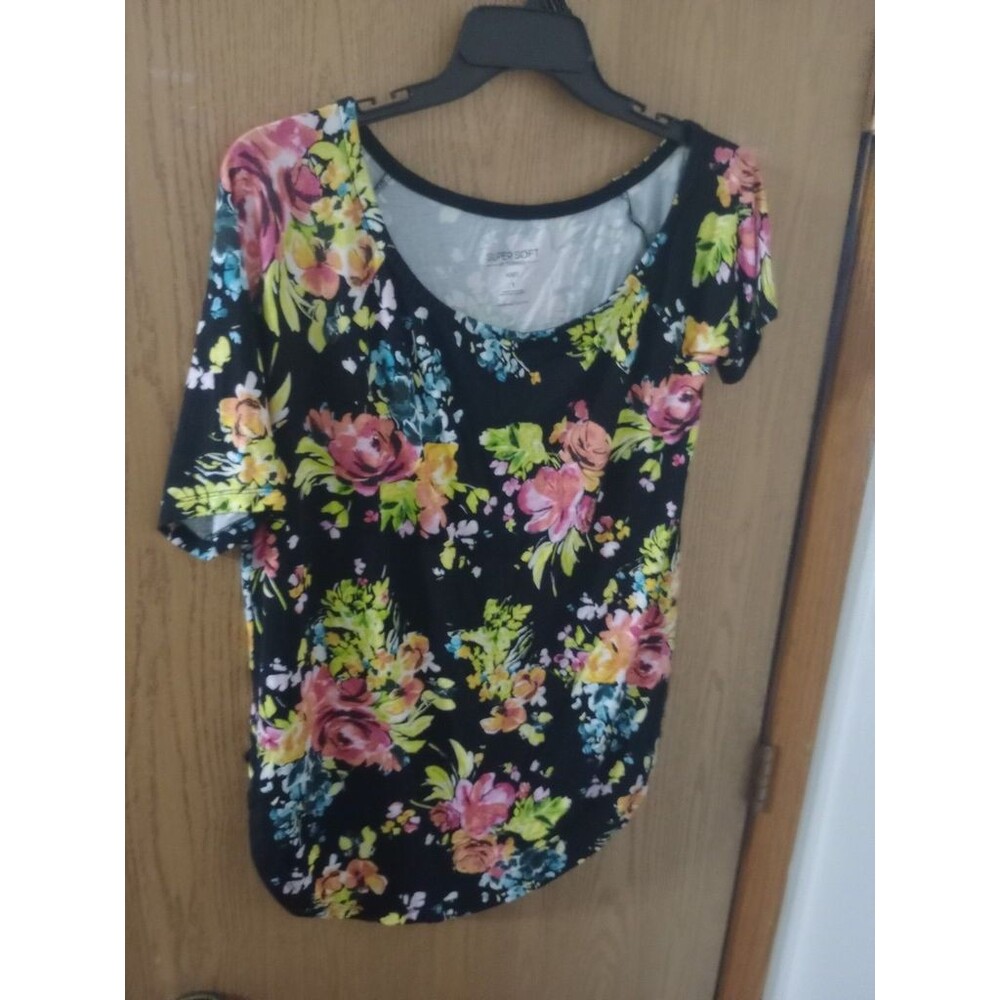 Torrid Top Pink and Black Floral Shirt Blouse Fairycore Whimsigoth Plus Sz 1
